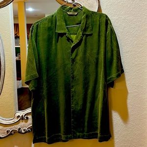 Men's short sleeve Tommy Bahama dress shirt. Size XL.
